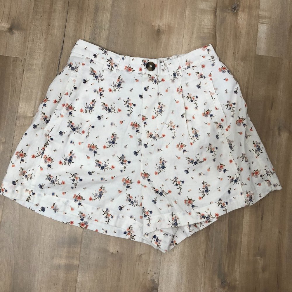 American Eagle Floral Mom High Waist Pleat Shorts